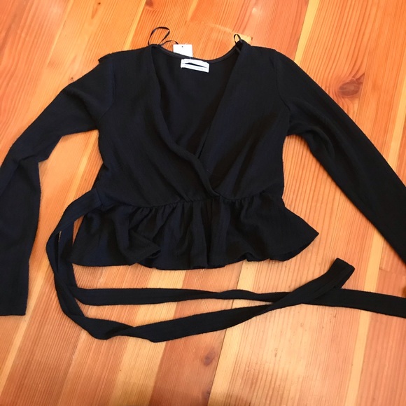 NWT urban outfitters wrap around long sleeve - Picture 2 of 5